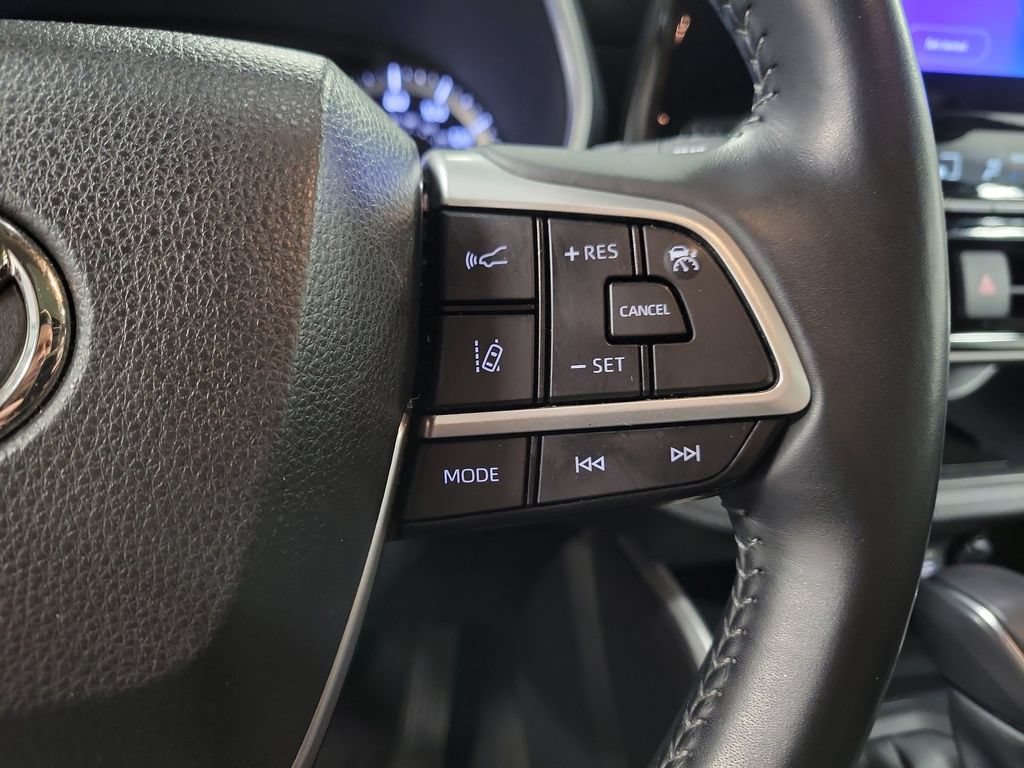 Used 2023 Toyota Highlander XLE AWD/4WD image 27