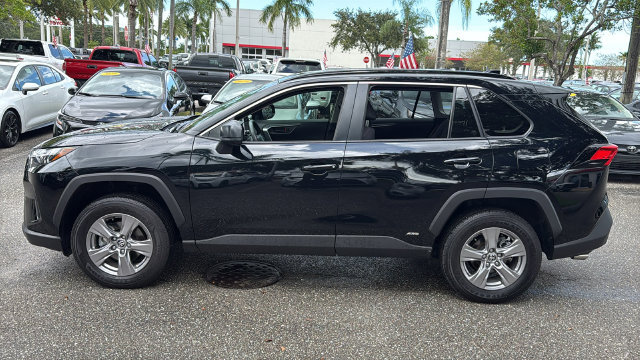 Used 2025 Toyota RAV4 LE AWD/4WD image 4