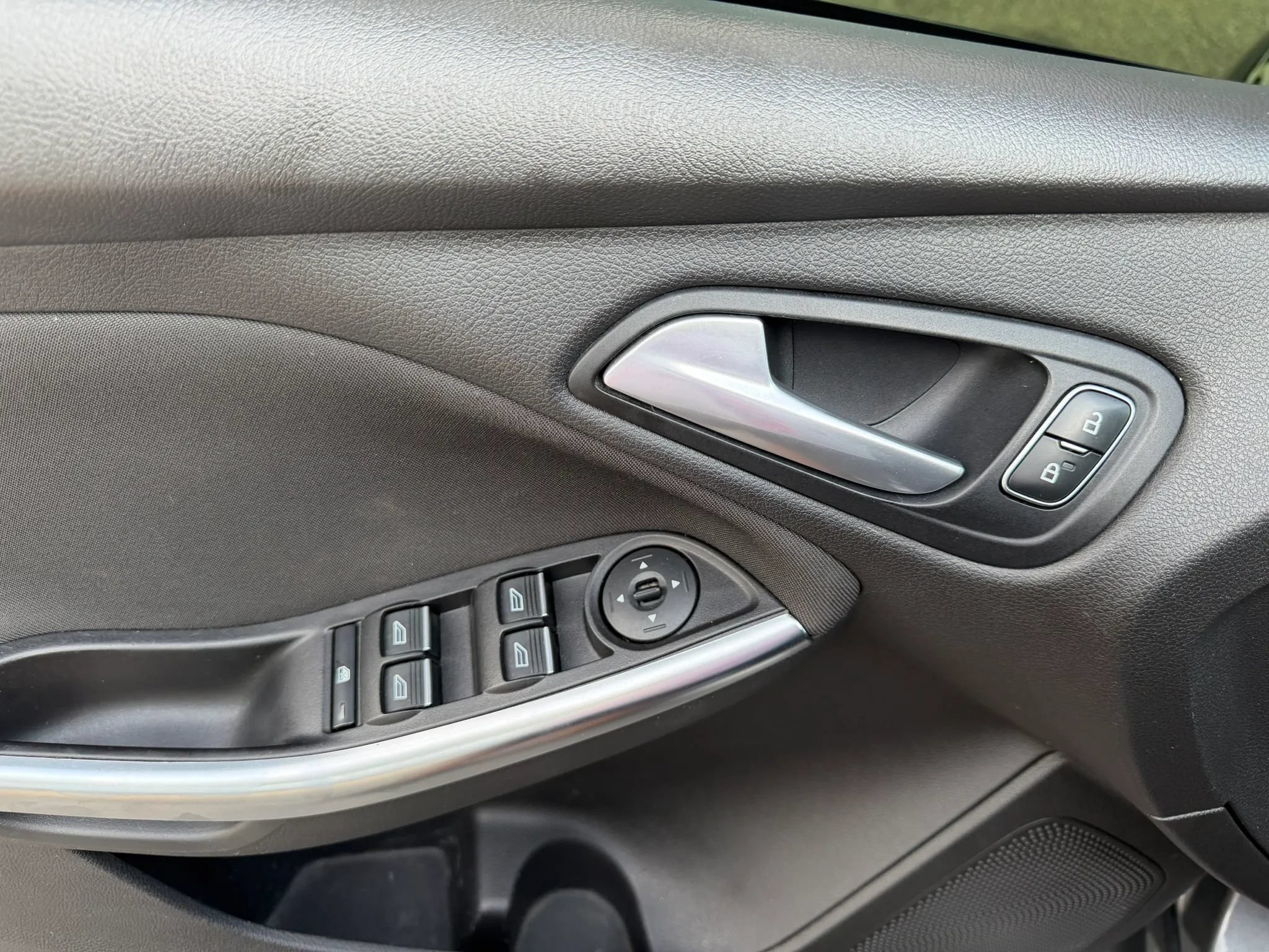 Used 2018 Ford Focus ST FWD image 13