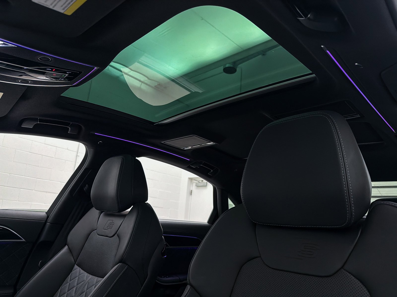 Used 2024 Audi S8 4.0T image 13