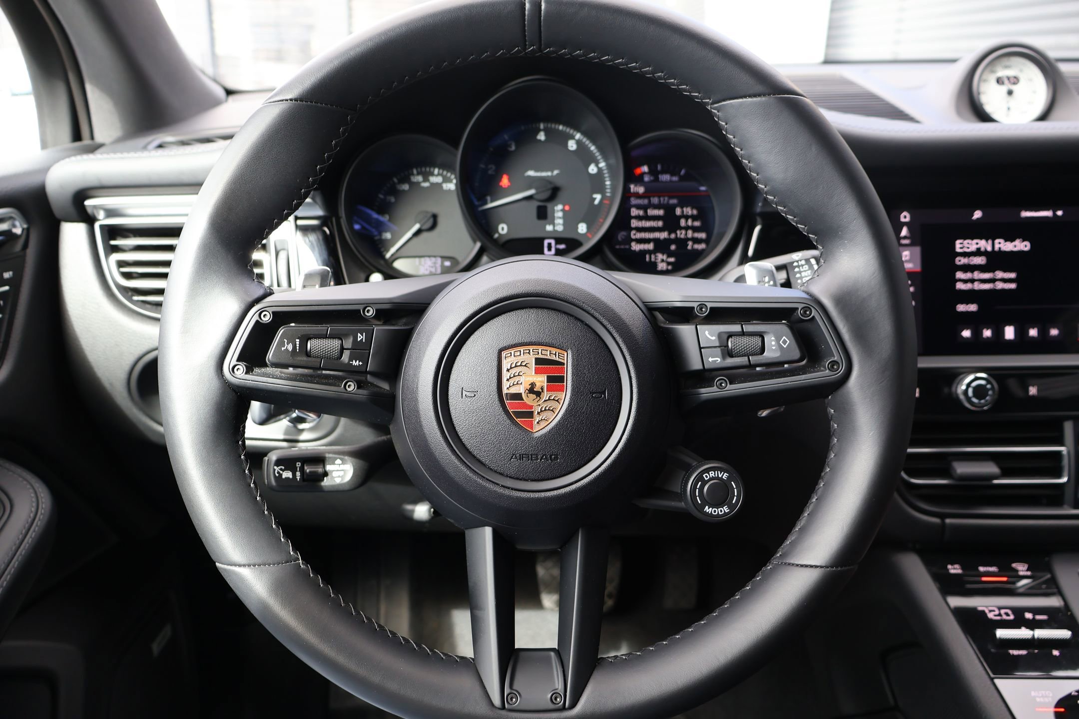 Used 2024 Porsche Macan Turbo image 15