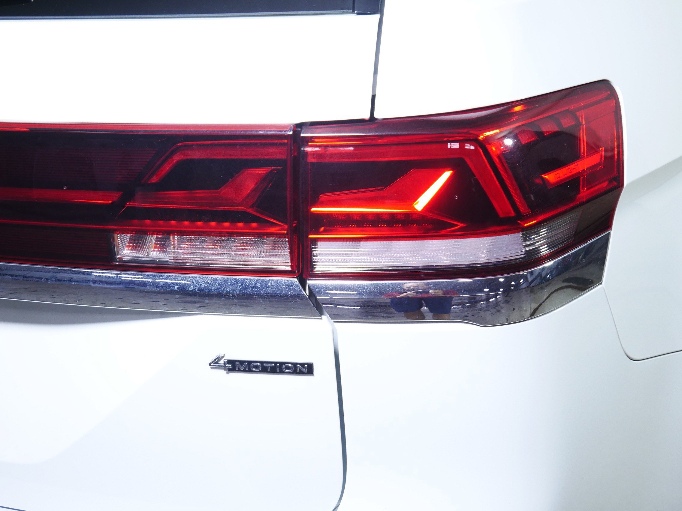 Used 2025 Volkswagen Atlas SE AWD/4WD image 17