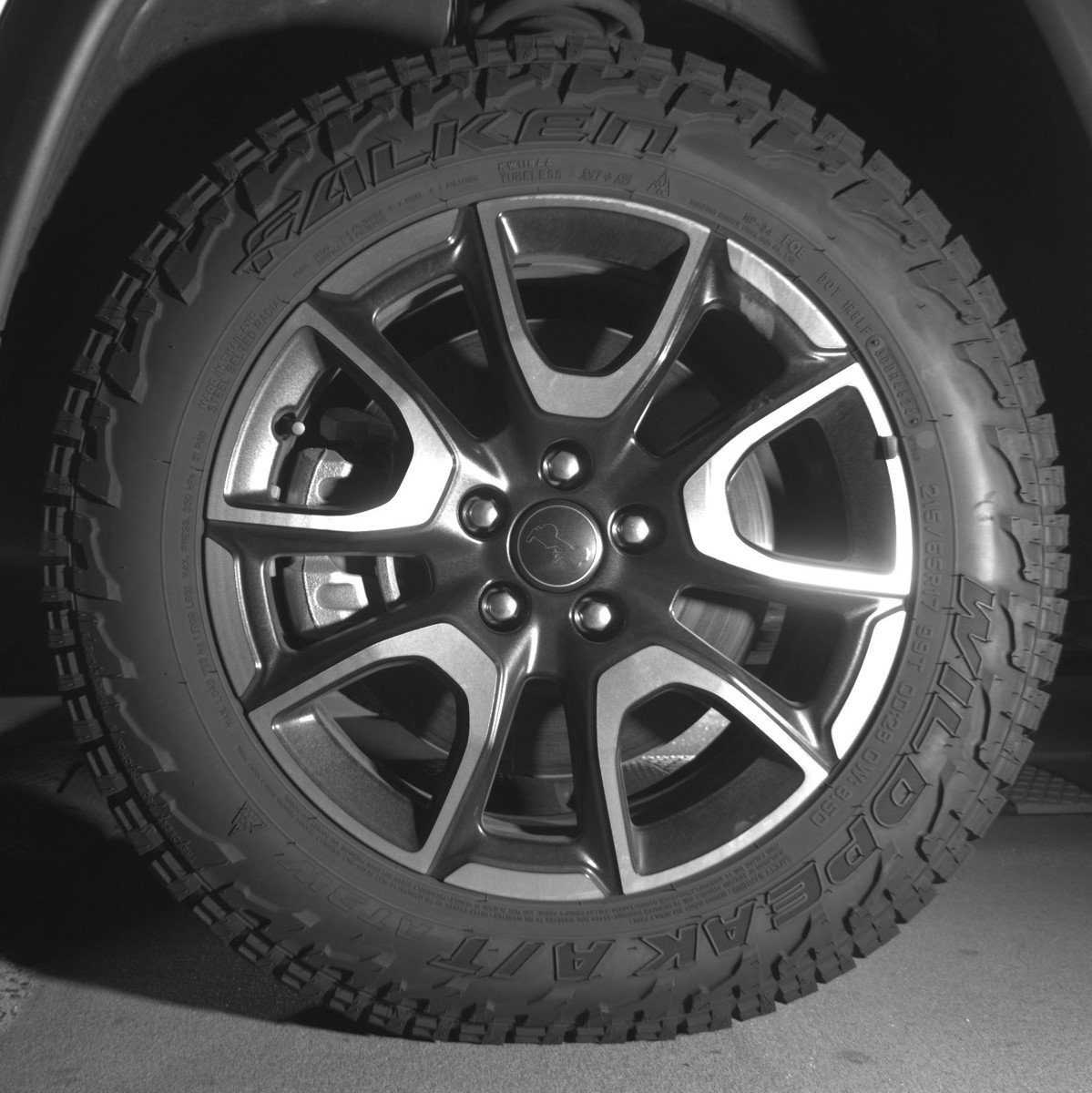Used 2025 Jeep Compass Trailhawk AWD/4WD image 12