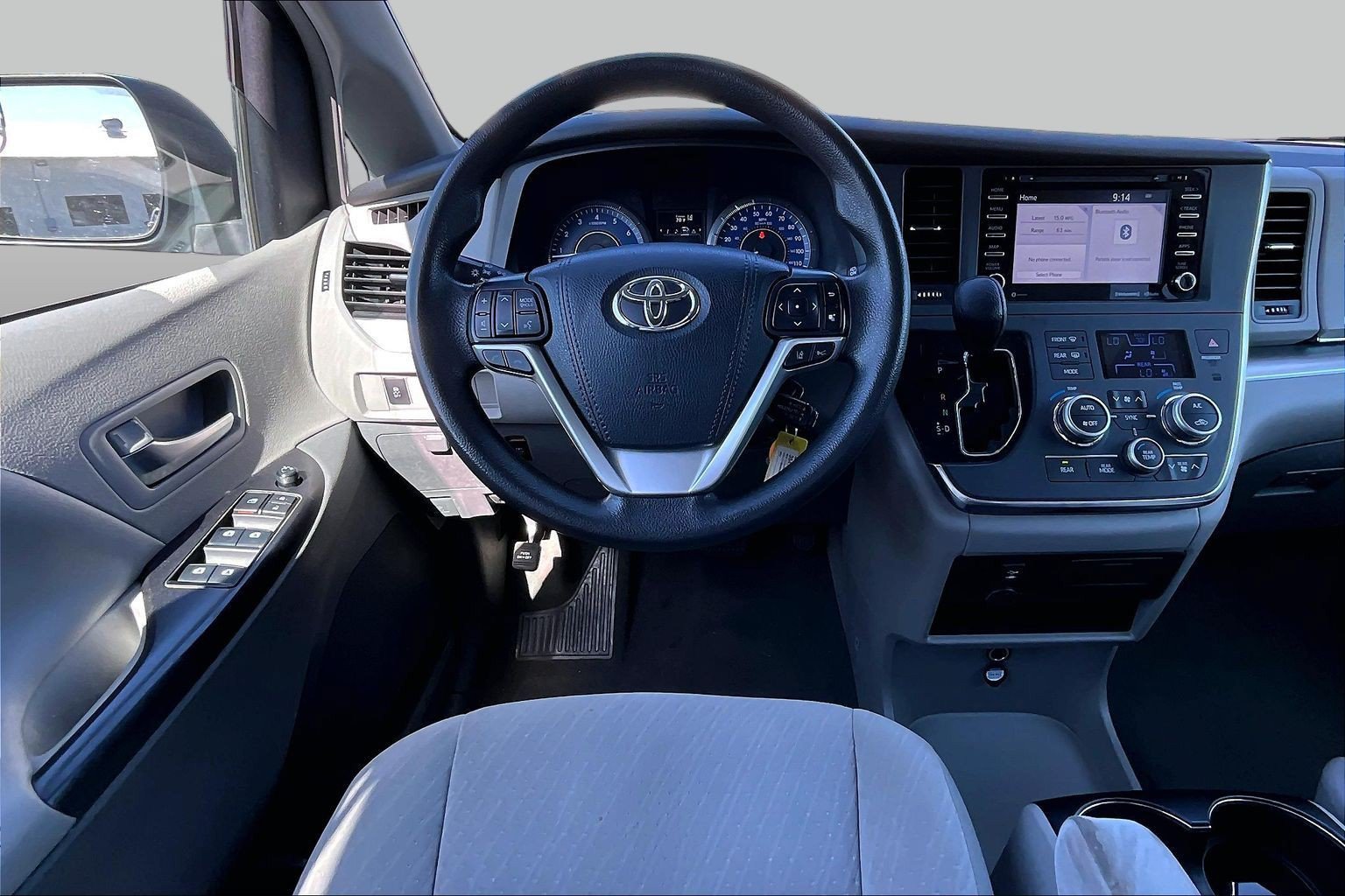 Used 2019 Toyota Sienna LE FWD image 5