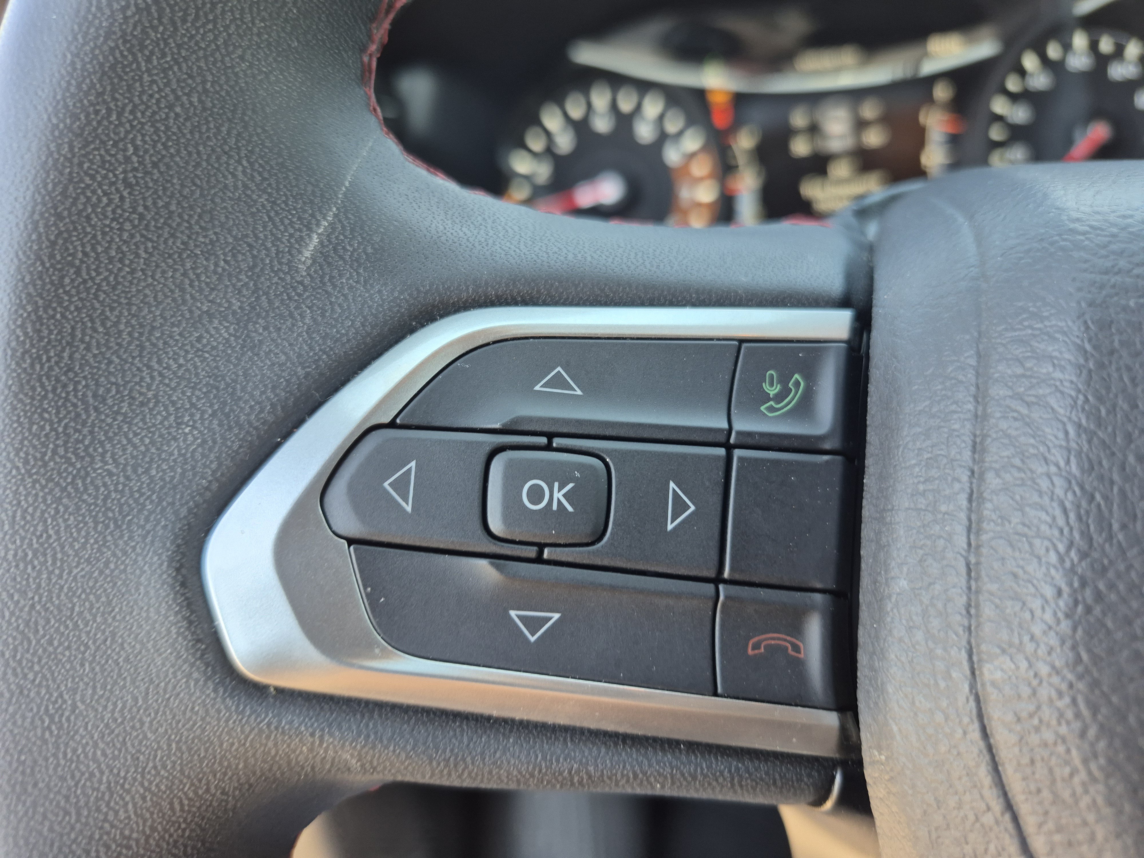 Used 2025 Jeep Compass Trailhawk AWD/4WD image 26