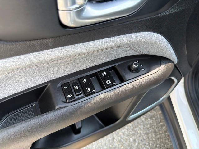 Used 2023 Jeep Compass Latitude AWD/4WD image 12