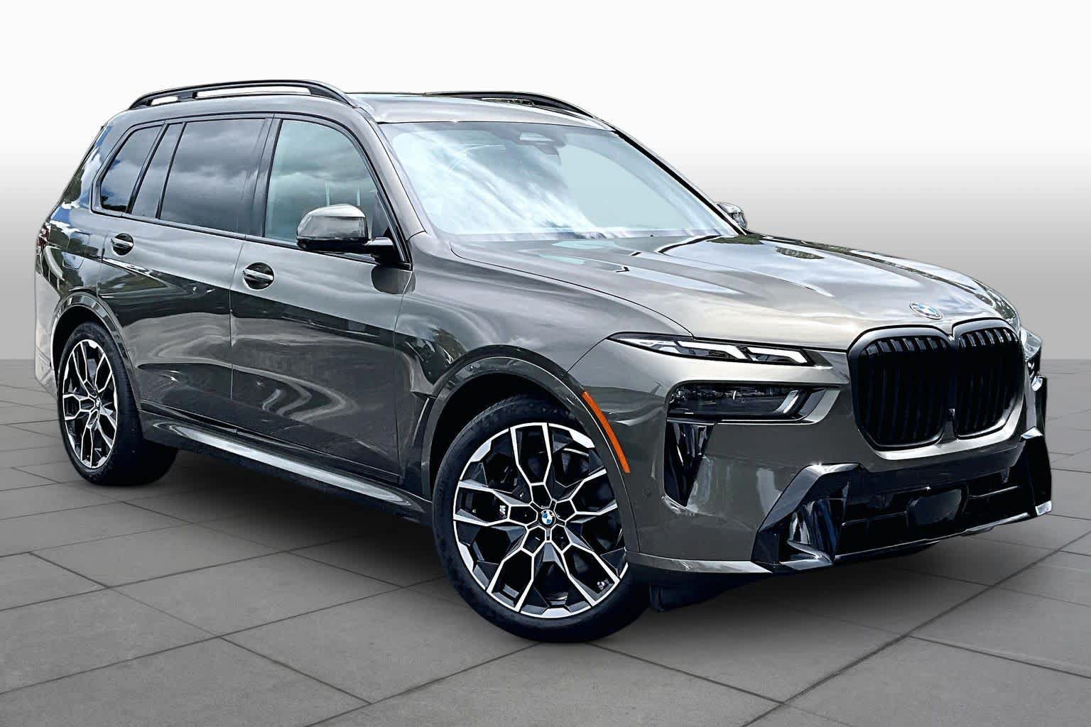 Used 2025 BMW X7 xDrive40i w/ M Sport Package AWD/4WD image 3