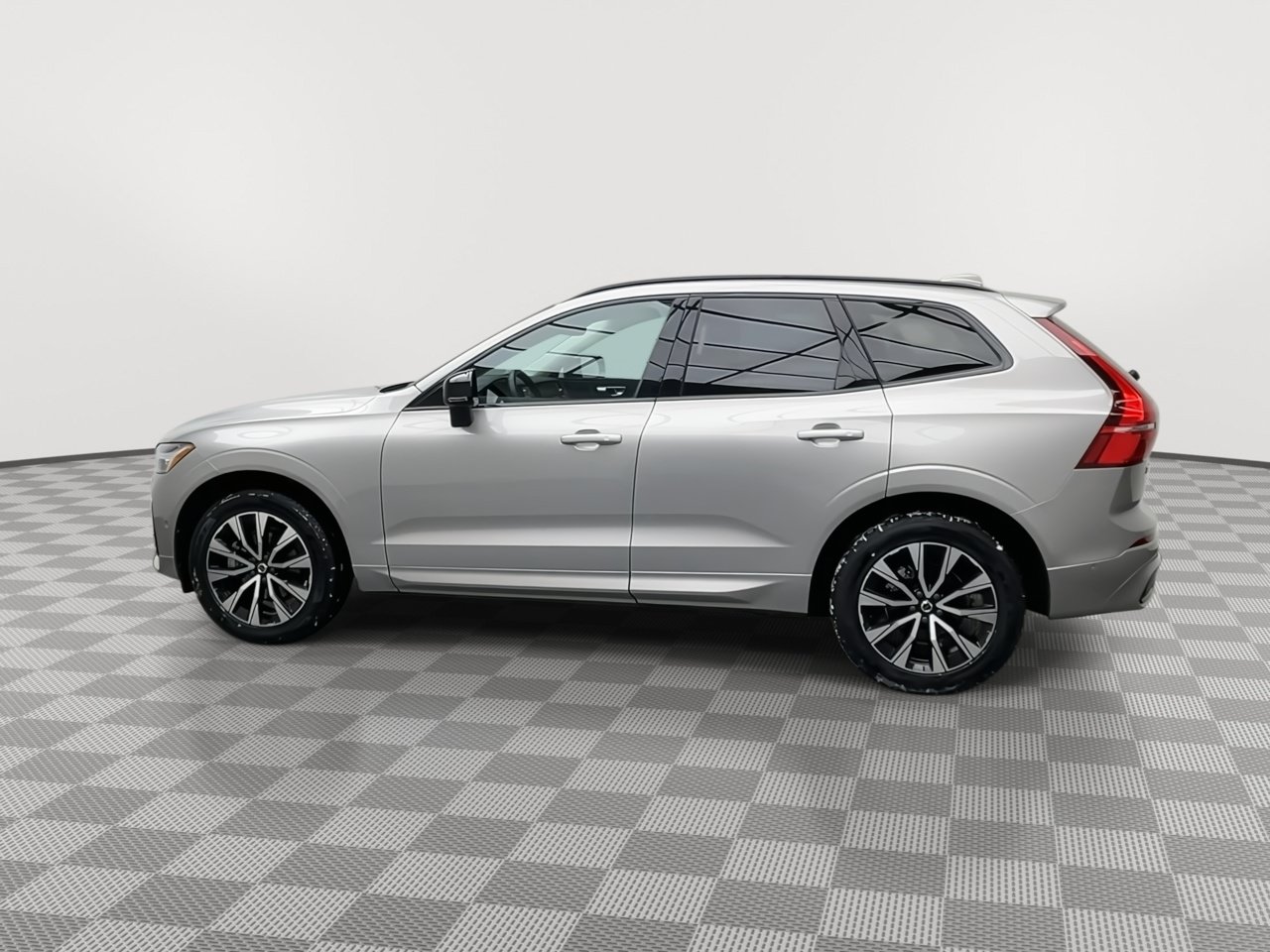 Used 2024 Volvo XC60 B5 Plus AWD/4WD image 35