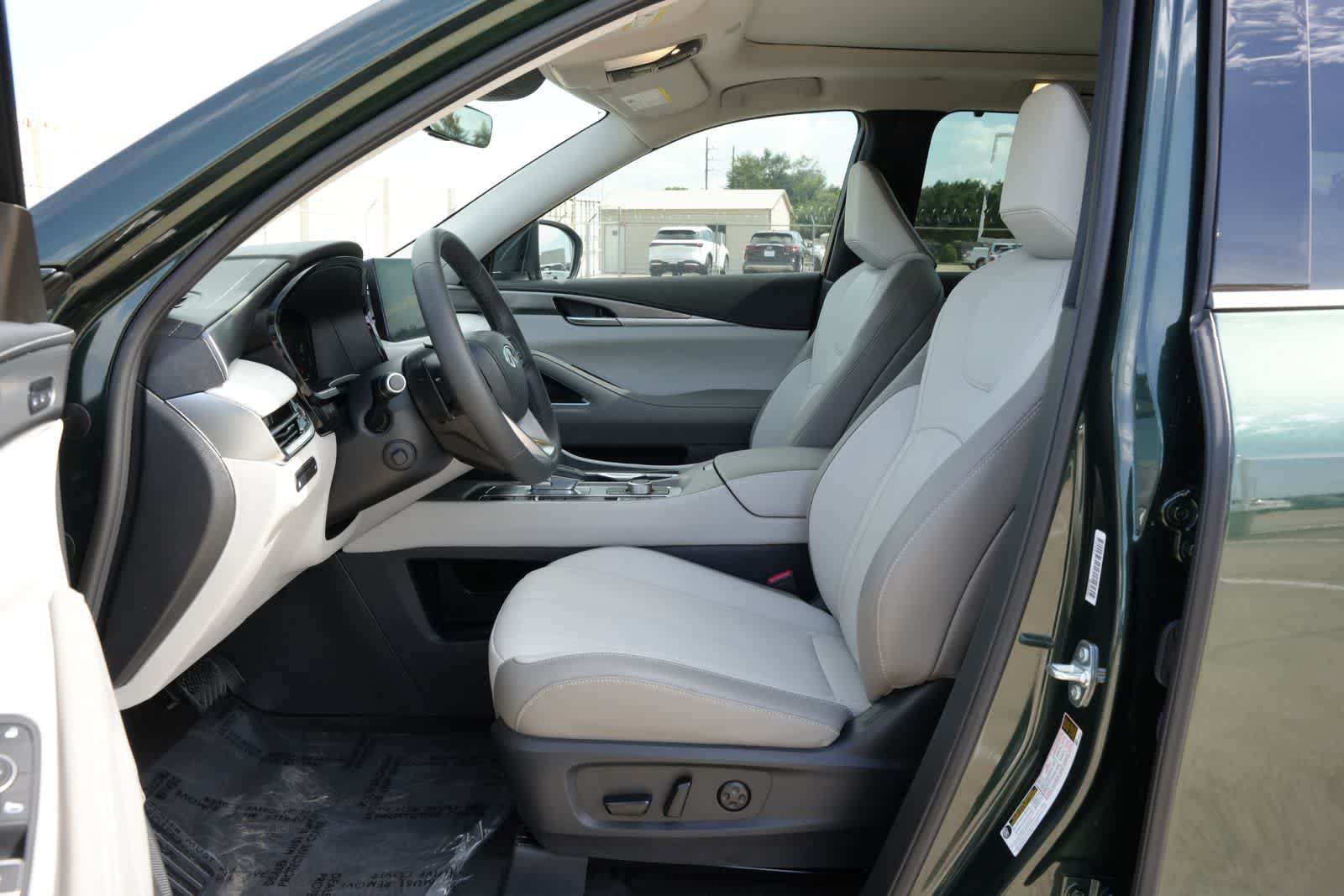 Certified 2026 INFINITI QX60 Luxe w/ Cargo Package FWD image 16