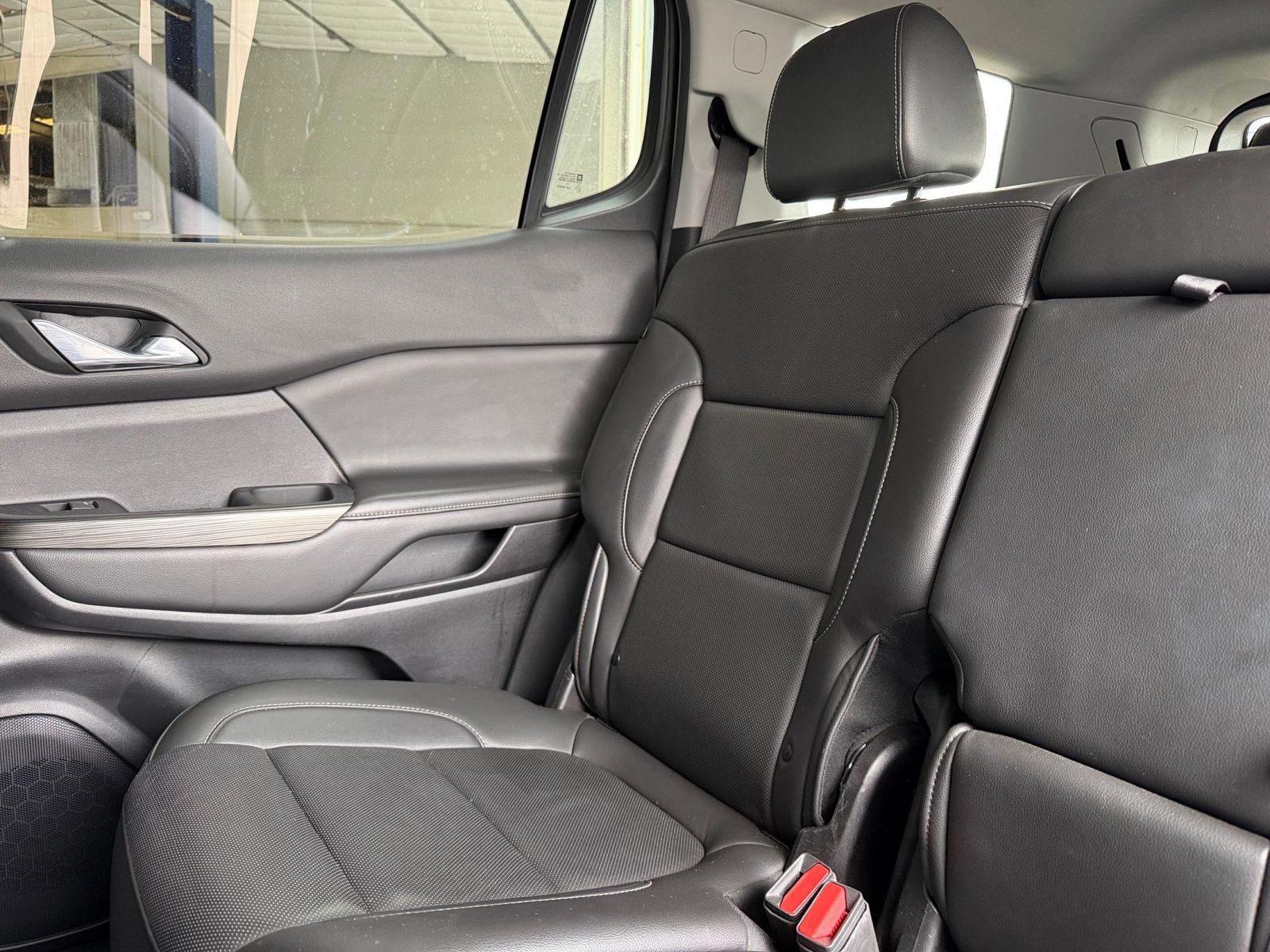 Used 2023 GMC Acadia SLT FWD image 42