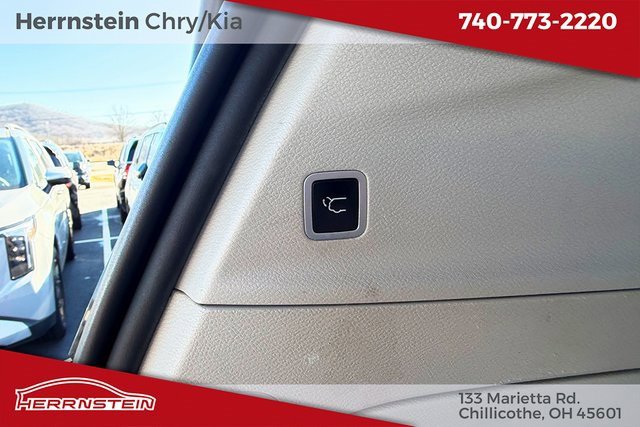 Used 2018 Chrysler Pacifica Limited w/ Tire & Wheel Group image 25