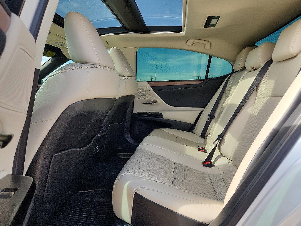 Used 2025 Lexus ES 350 w/ Premium Package FWD image 14