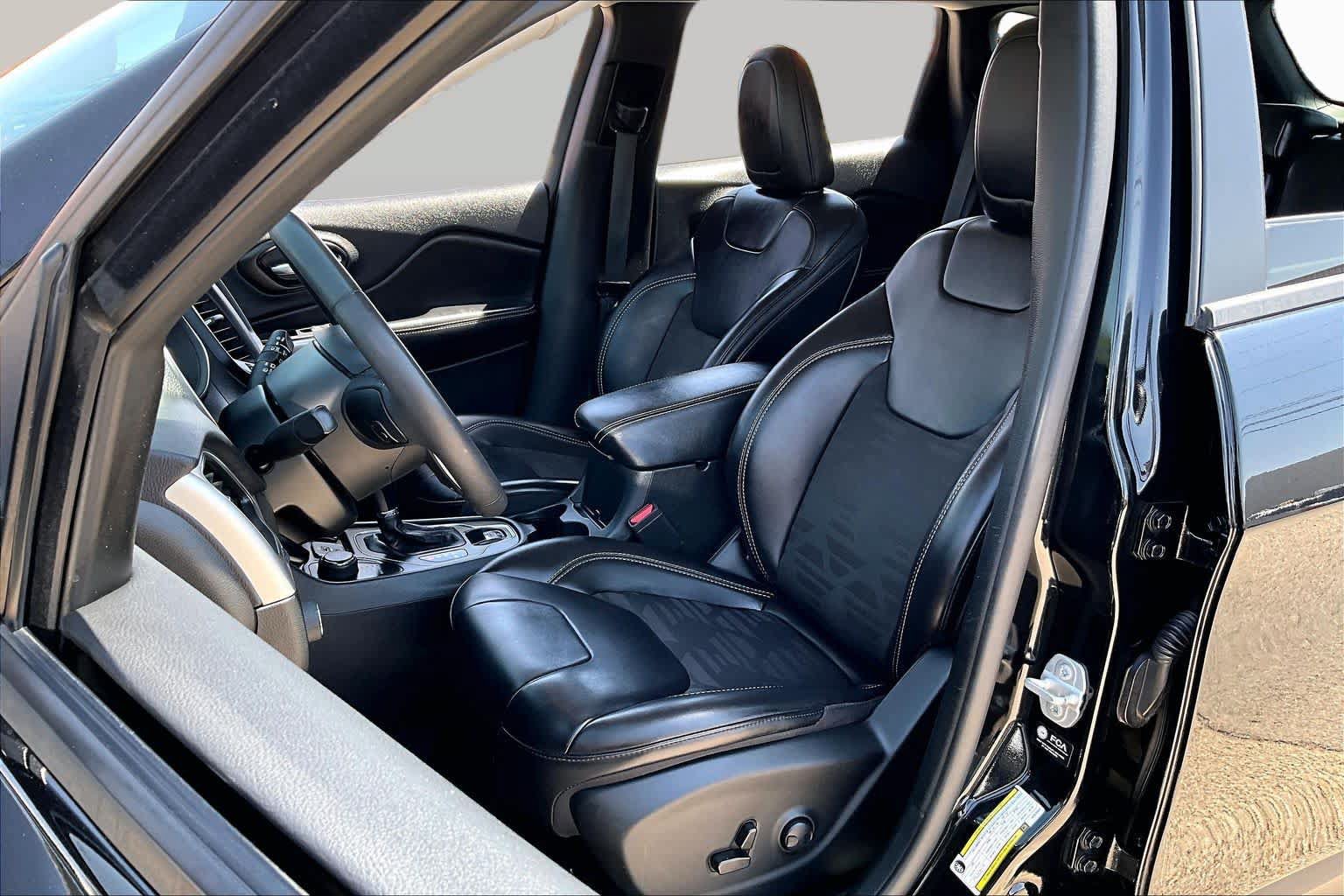Used 2022 Jeep Cherokee Latitude AWD/4WD image 5