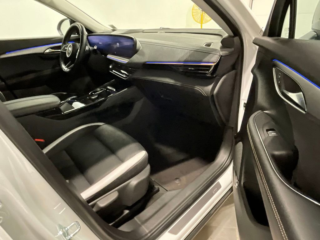 Used 2025 Buick Envision Sport Touring image 23