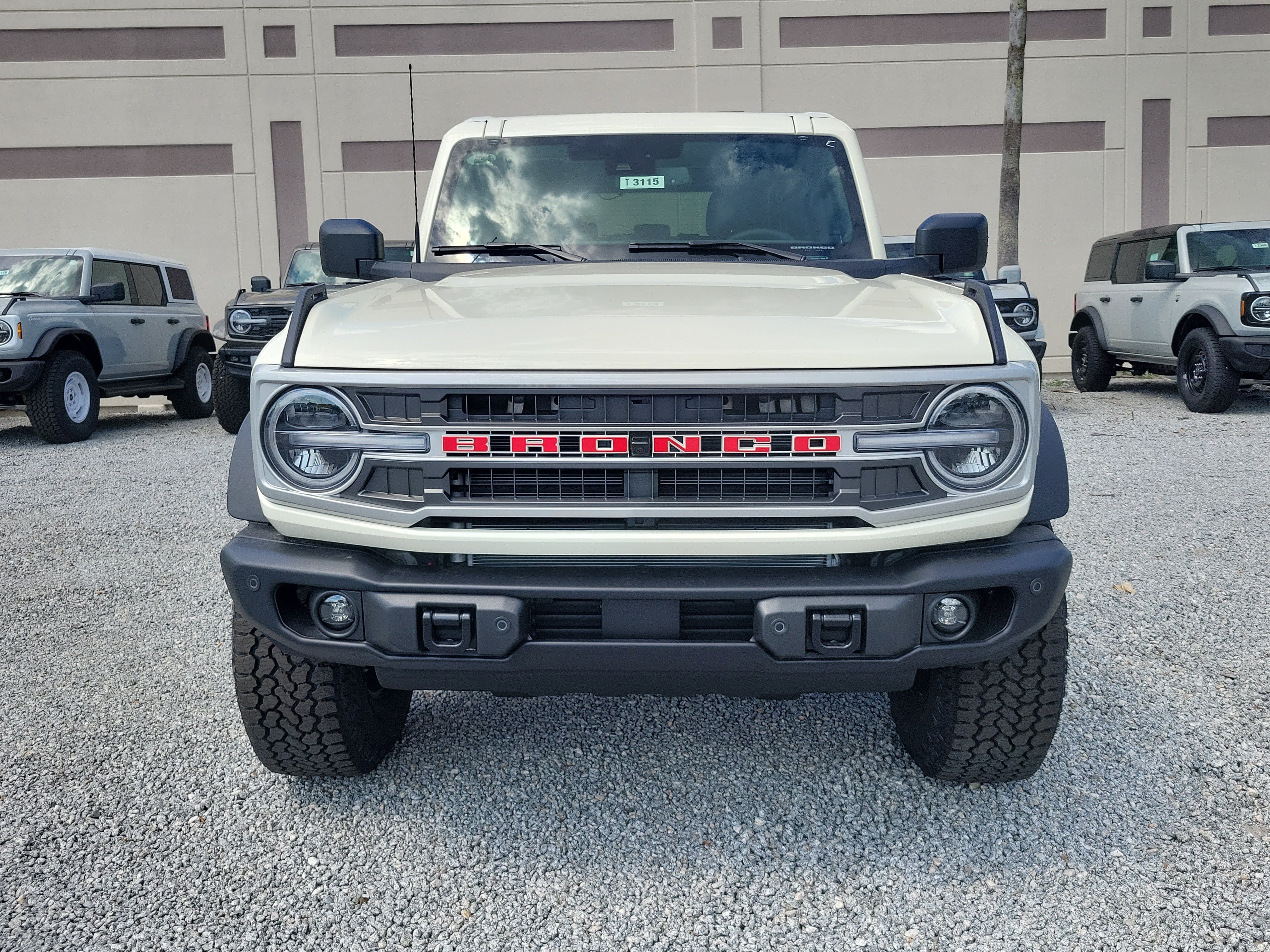 New 2026 Ford Bronco Outer Banks w/ Sasquatch Package AWD/4WD image 3