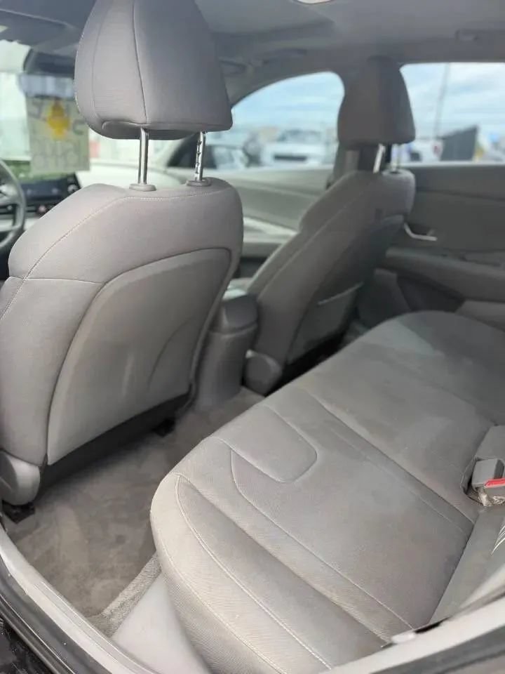 Used 2021 Hyundai Elantra SEL w/ Convenience + Premium Package FWD image 17