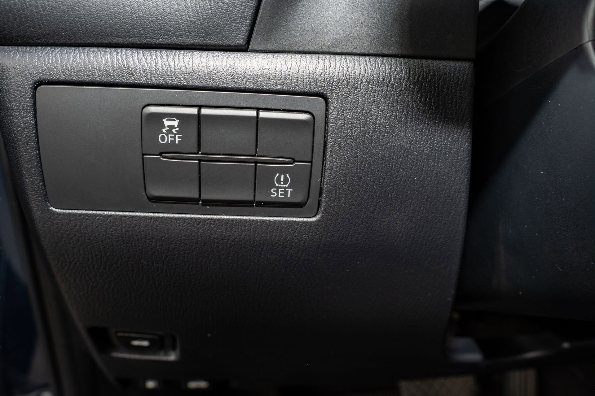 Used 2018 MAZDA MAZDA3 Grand Touring image 21