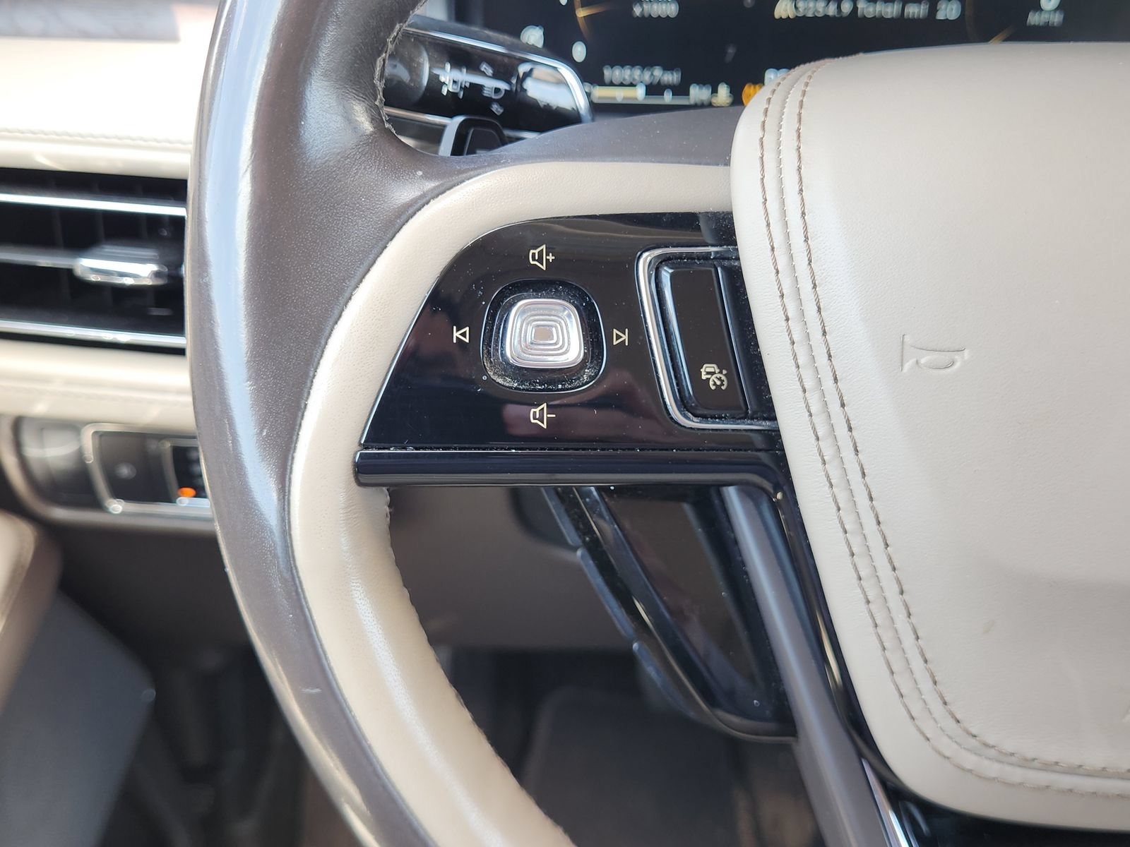 Used 2020 Lincoln Aviator Reserve w/ Equipment Group 202A AWD/4WD image 31