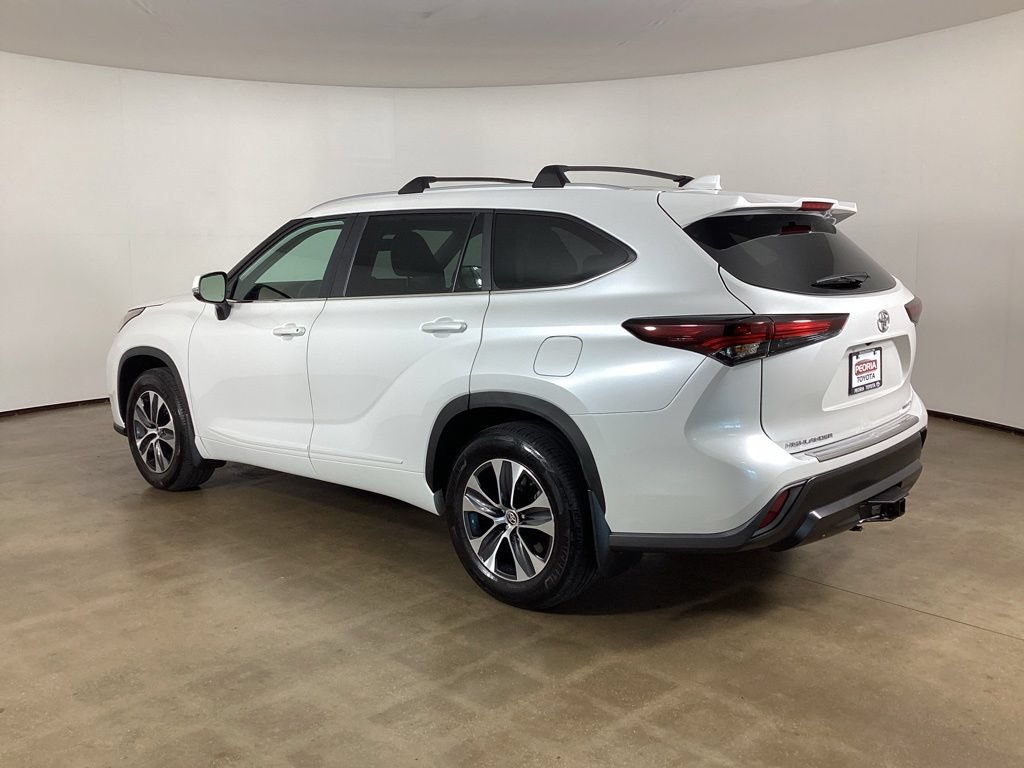 Used 2025 Toyota Highlander XLE AWD/4WD image 7
