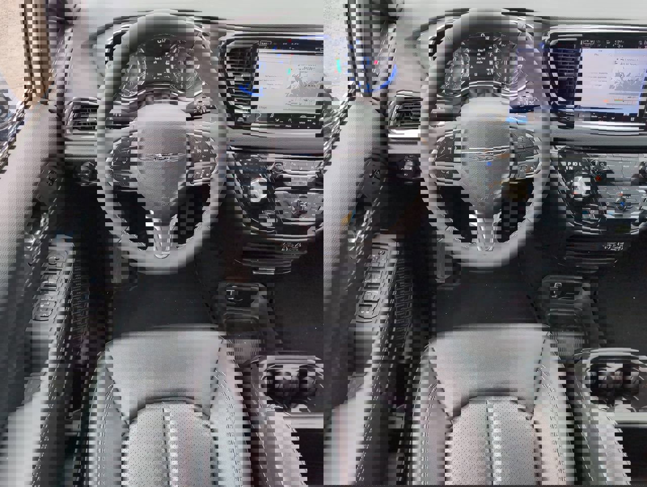 Used 2025 Chrysler Pacifica Select image 13