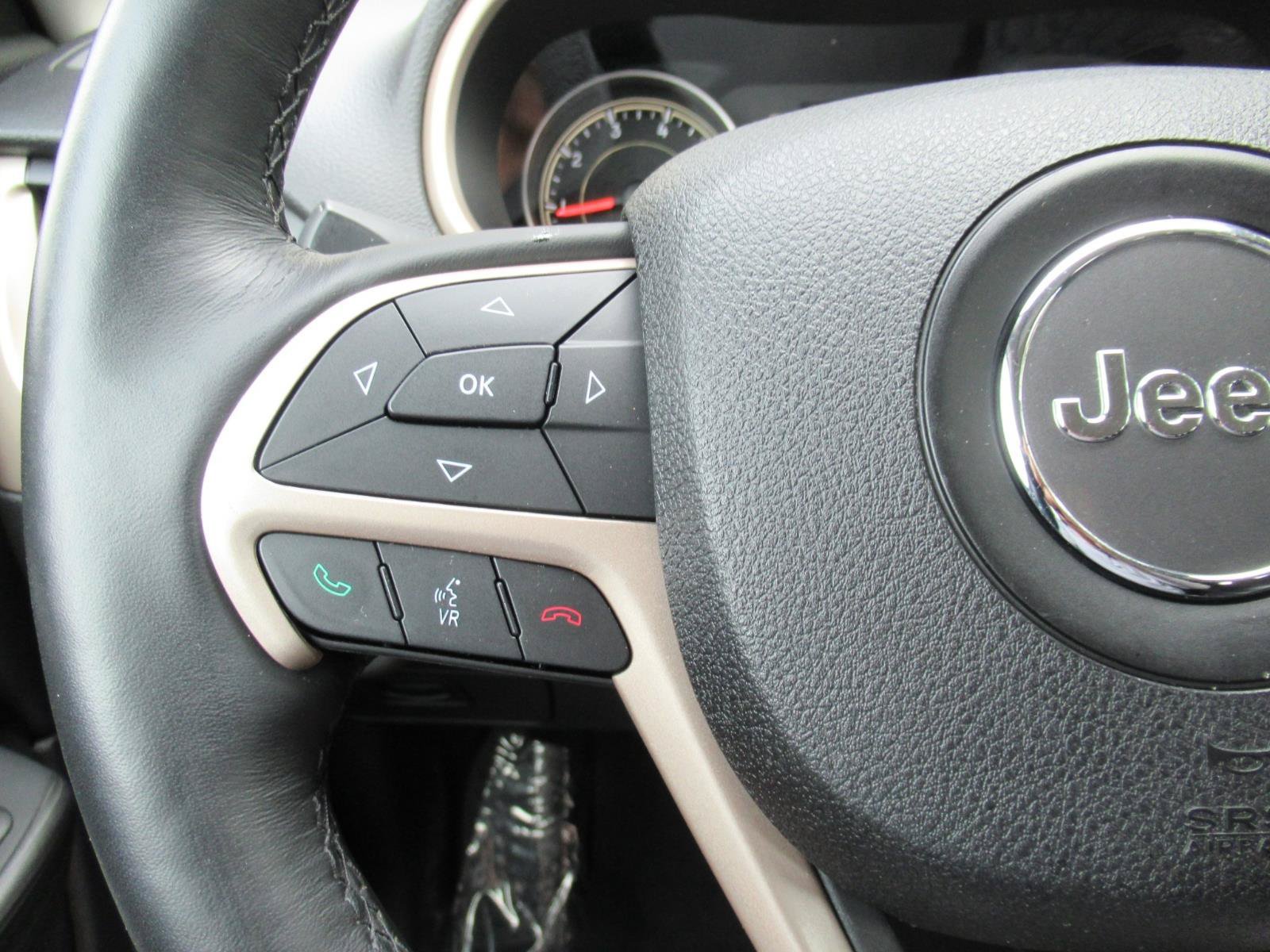Used 2015 Jeep Cherokee Latitude w/ Cold Weather Group AWD/4WD image 25