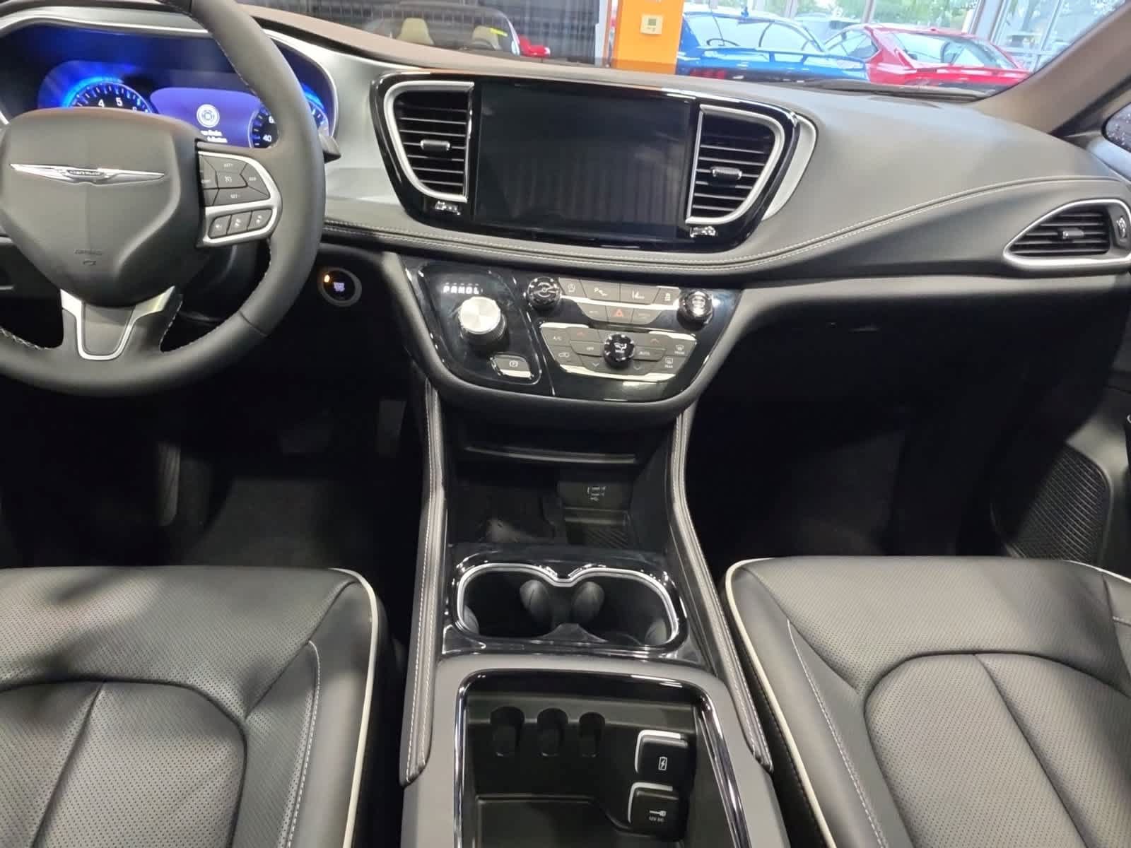 Used 2026 Chrysler Pacifica Limited FWD image 30