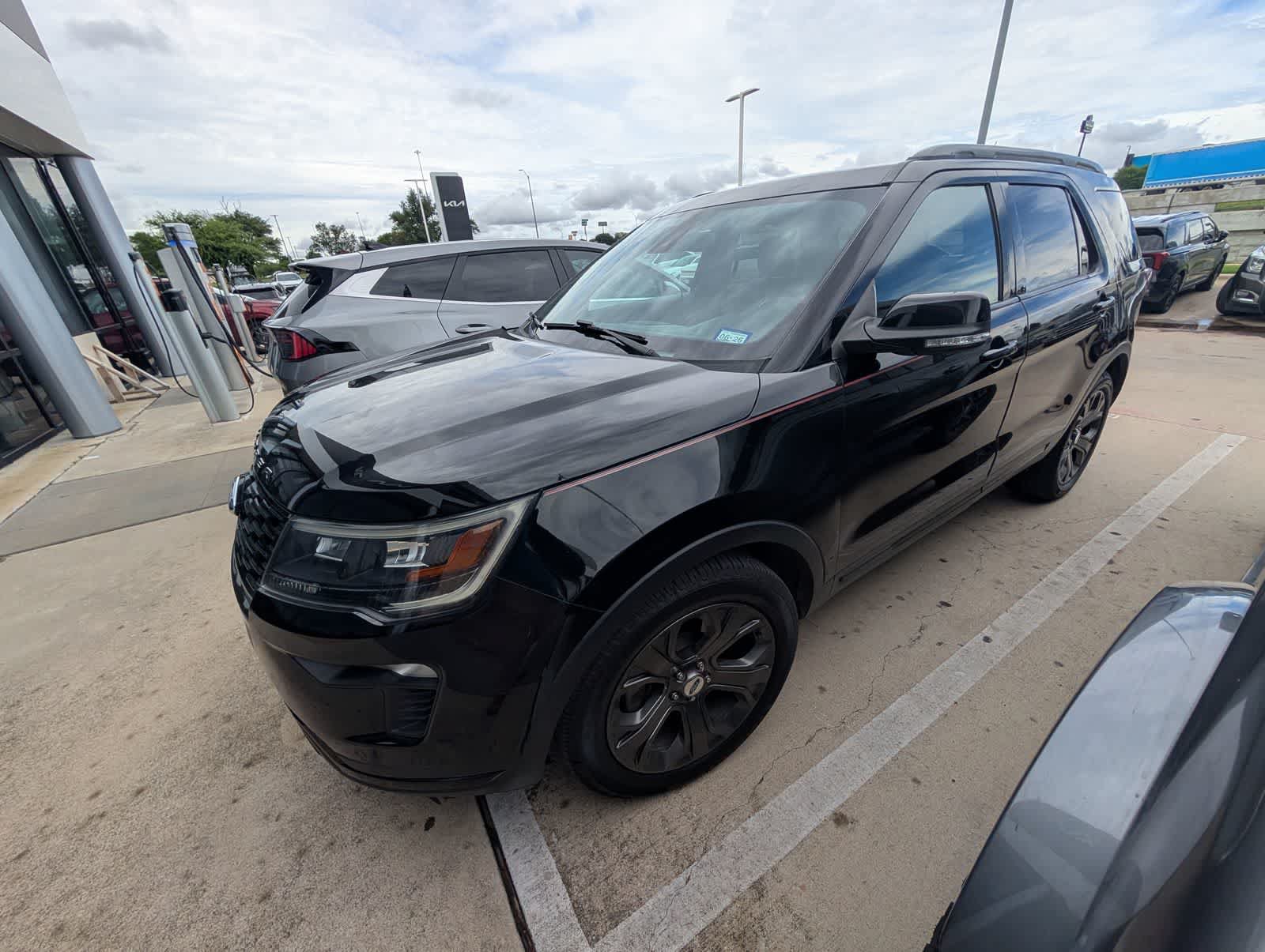 Used 2018 Ford Explorer Sport w/ Equipment Group 401A AWD/4WD image 2