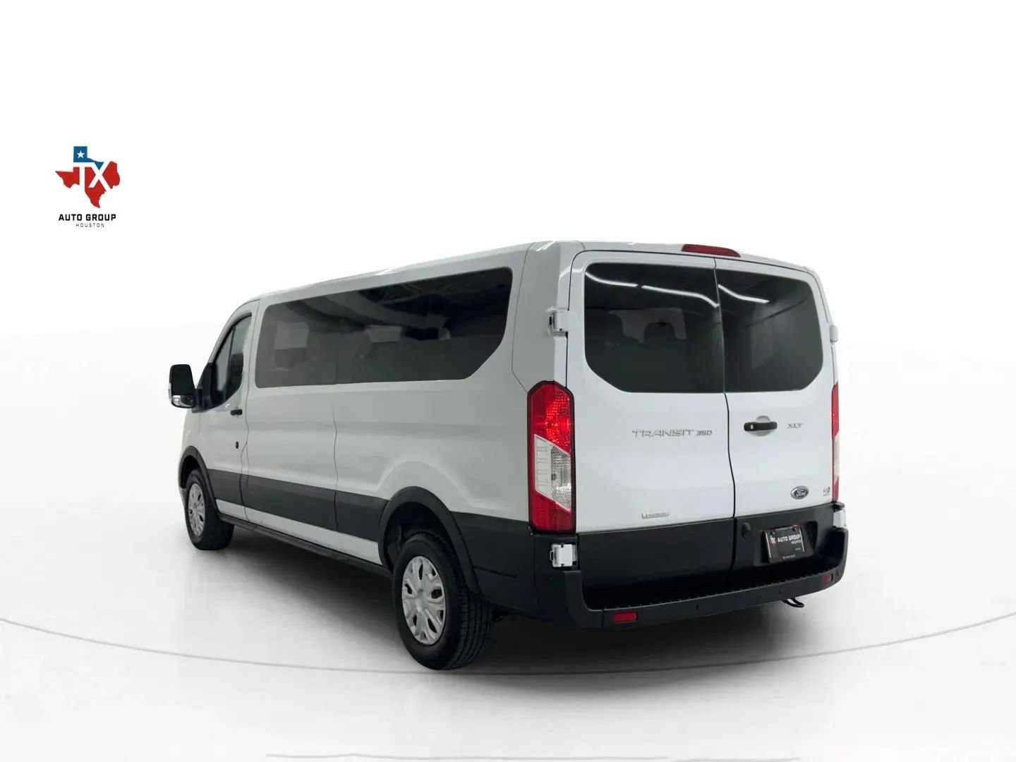 Used 2023 Ford Transit 350 XLT RWD image 4