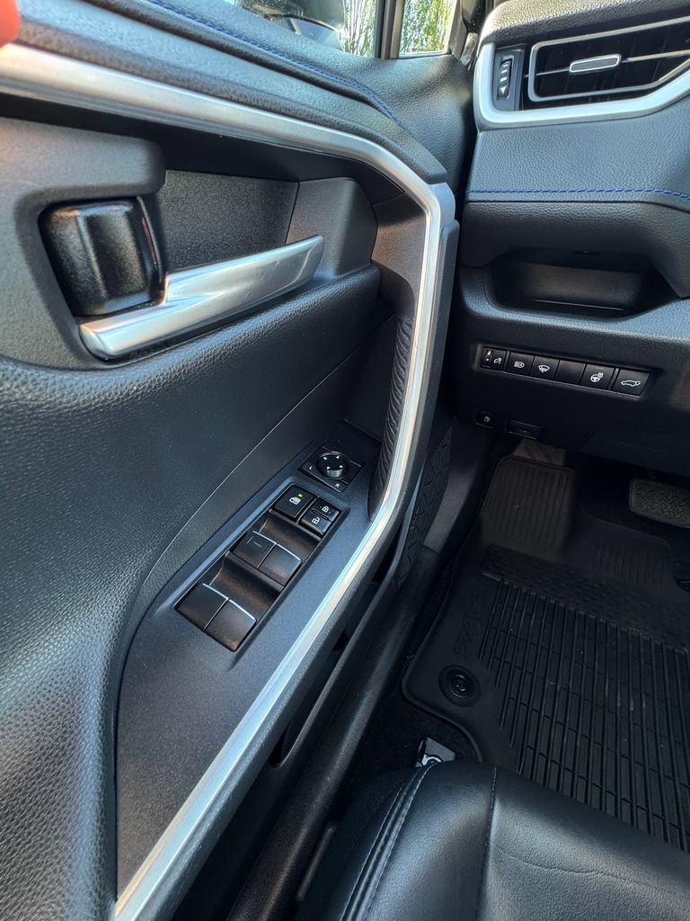 Used 2021 Toyota RAV4 XSE AWD/4WD image 17