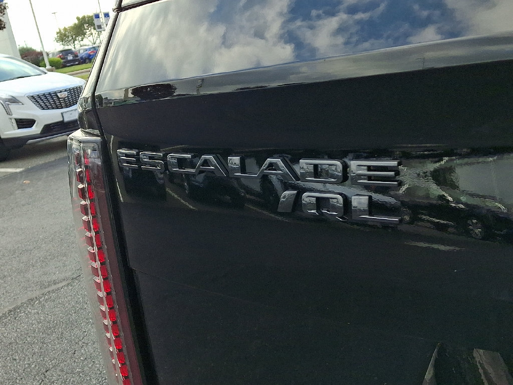 New 2026 Cadillac Escalade IQL Sport 1 w/ LPO, ONYX Package AWD/4WD image 11
