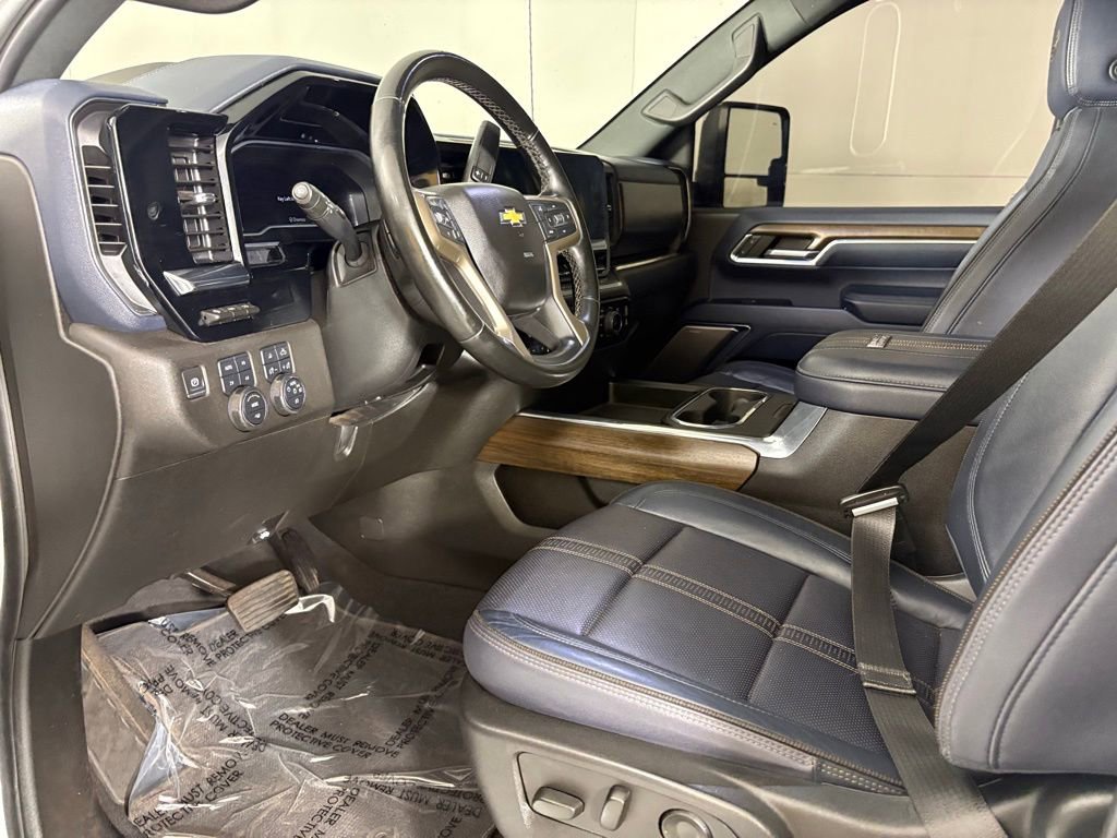 Used 2024 Chevrolet Silverado 3500 High Country w/ High Country Premium Package image 27