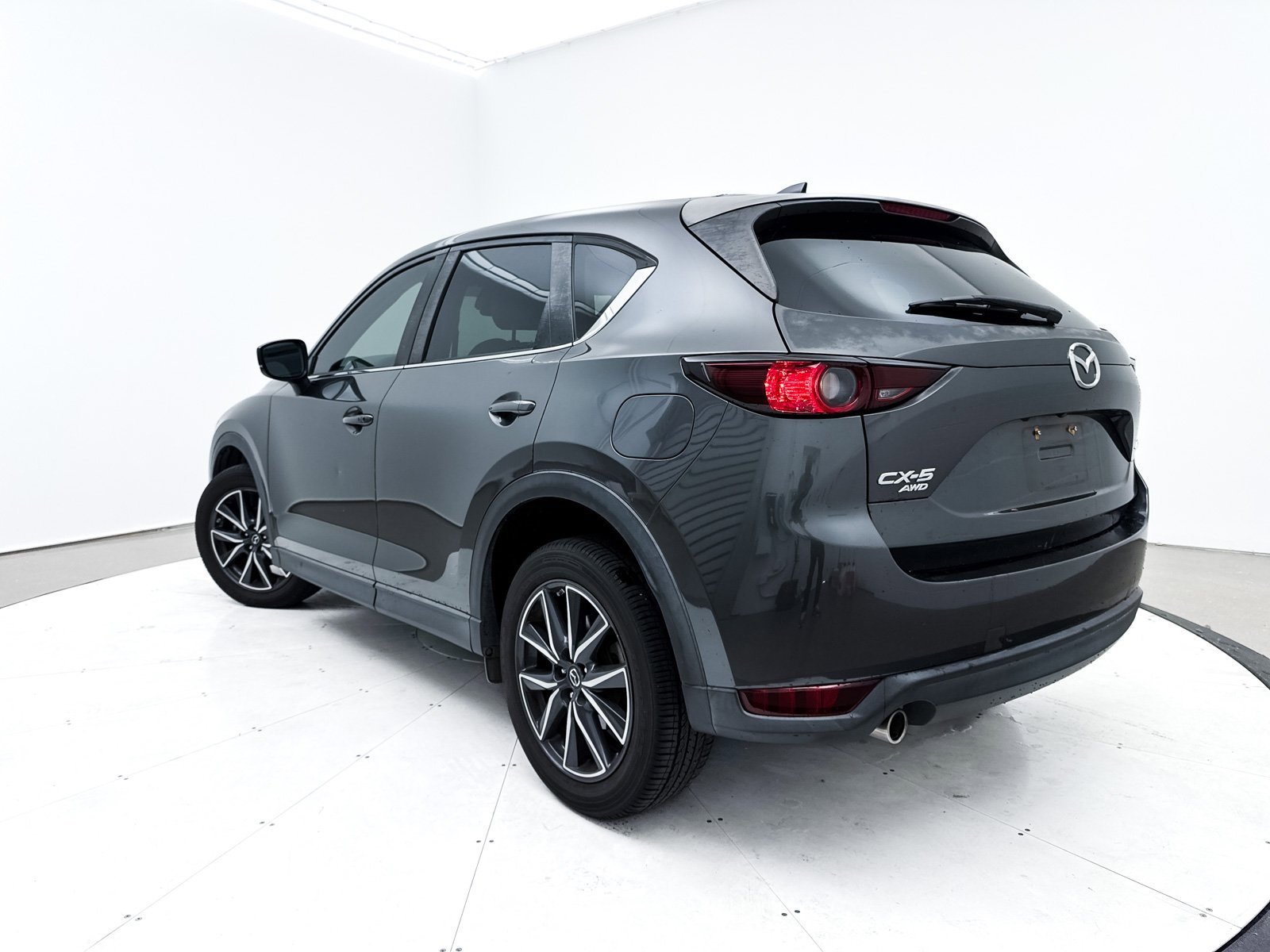 Used 2018 MAZDA CX-5 Touring image 2