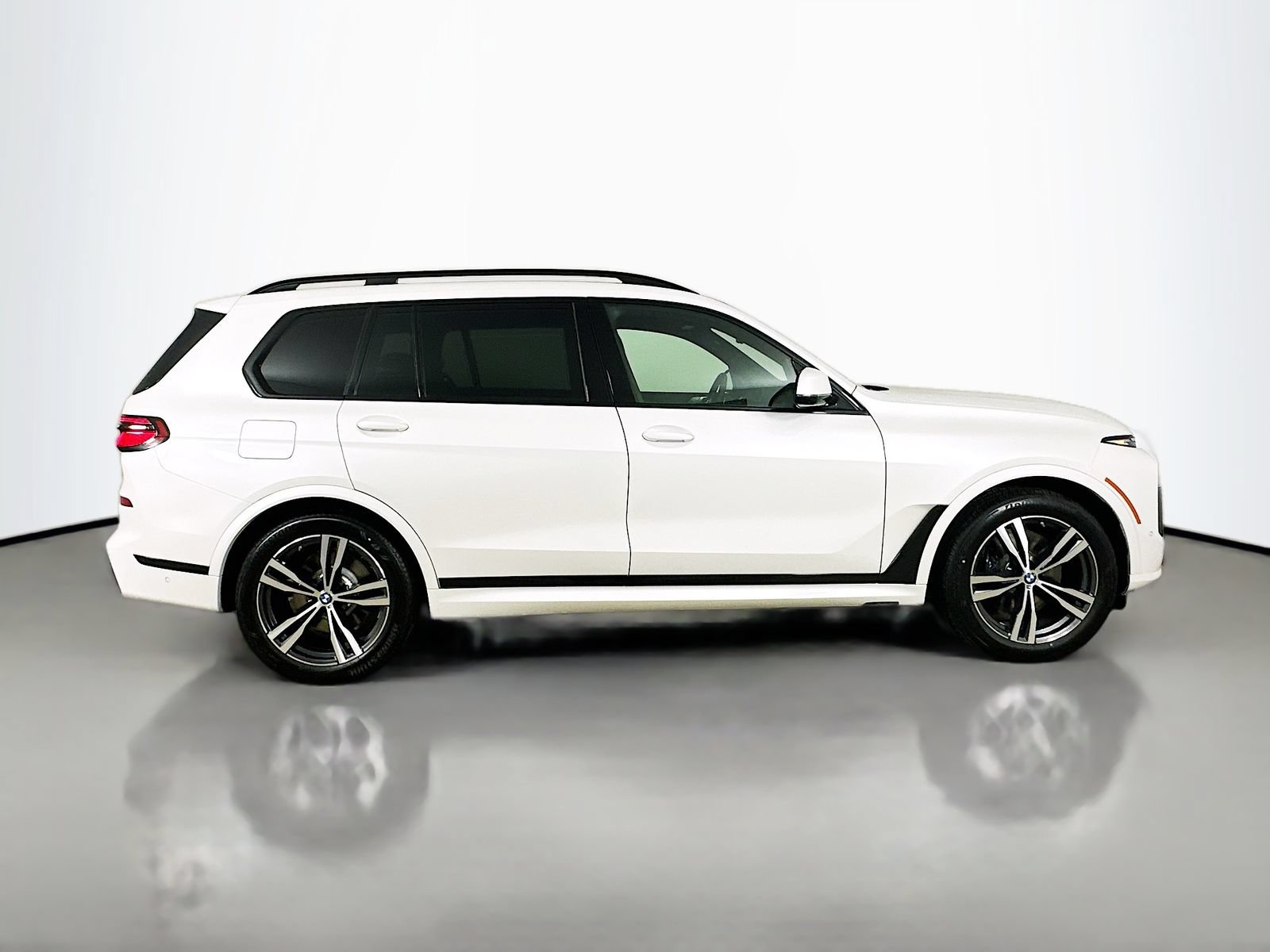 New 2027 BMW X7 xDrive40i w/ M Sport Package AWD/4WD image 4