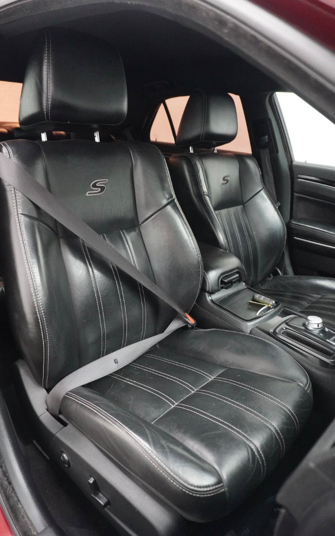 Used 2019 Chrysler 300 S RWD image 9