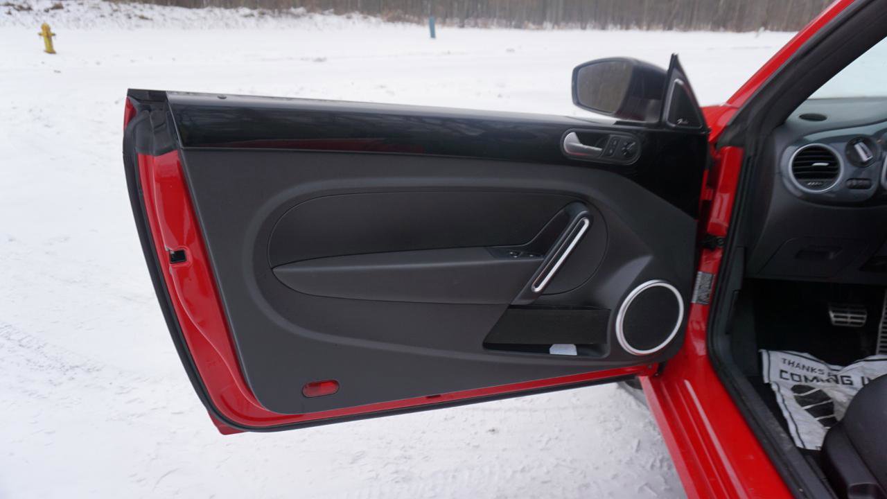 Used 2013 Volkswagen Beetle 2.0T image 25