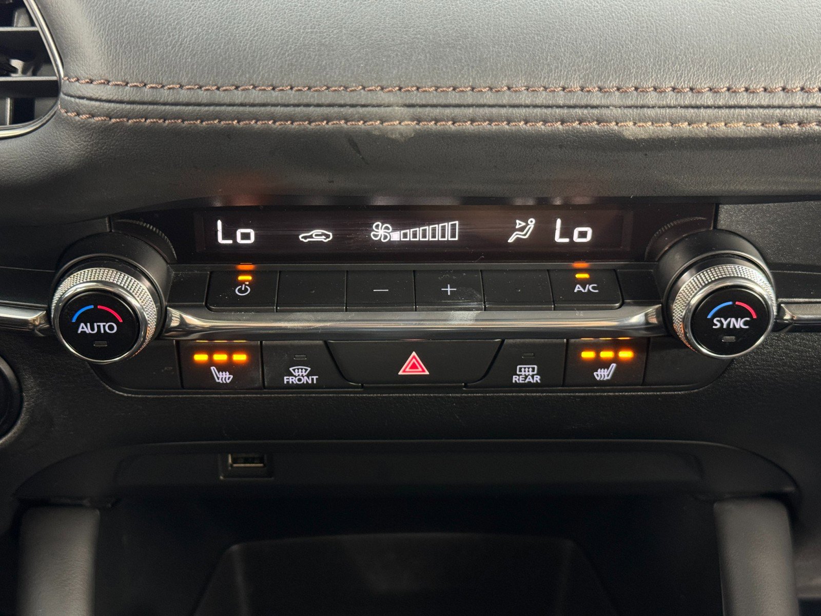 Used 2019 MAZDA MAZDA3 Sedan w/ Preferred Package image 27