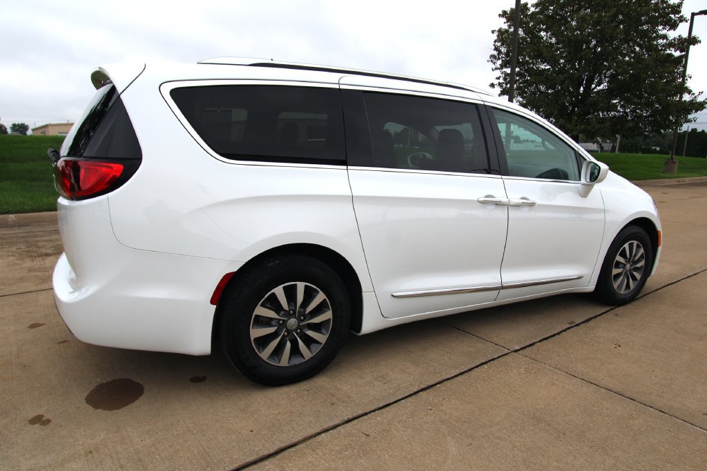 Used 2020 Chrysler Pacifica Touring-L Plus FWD image 5