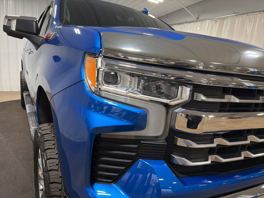 Used 2022 Chevrolet Silverado 1500 LTZ w/ LTZ Premium Package AWD/4WD image 14