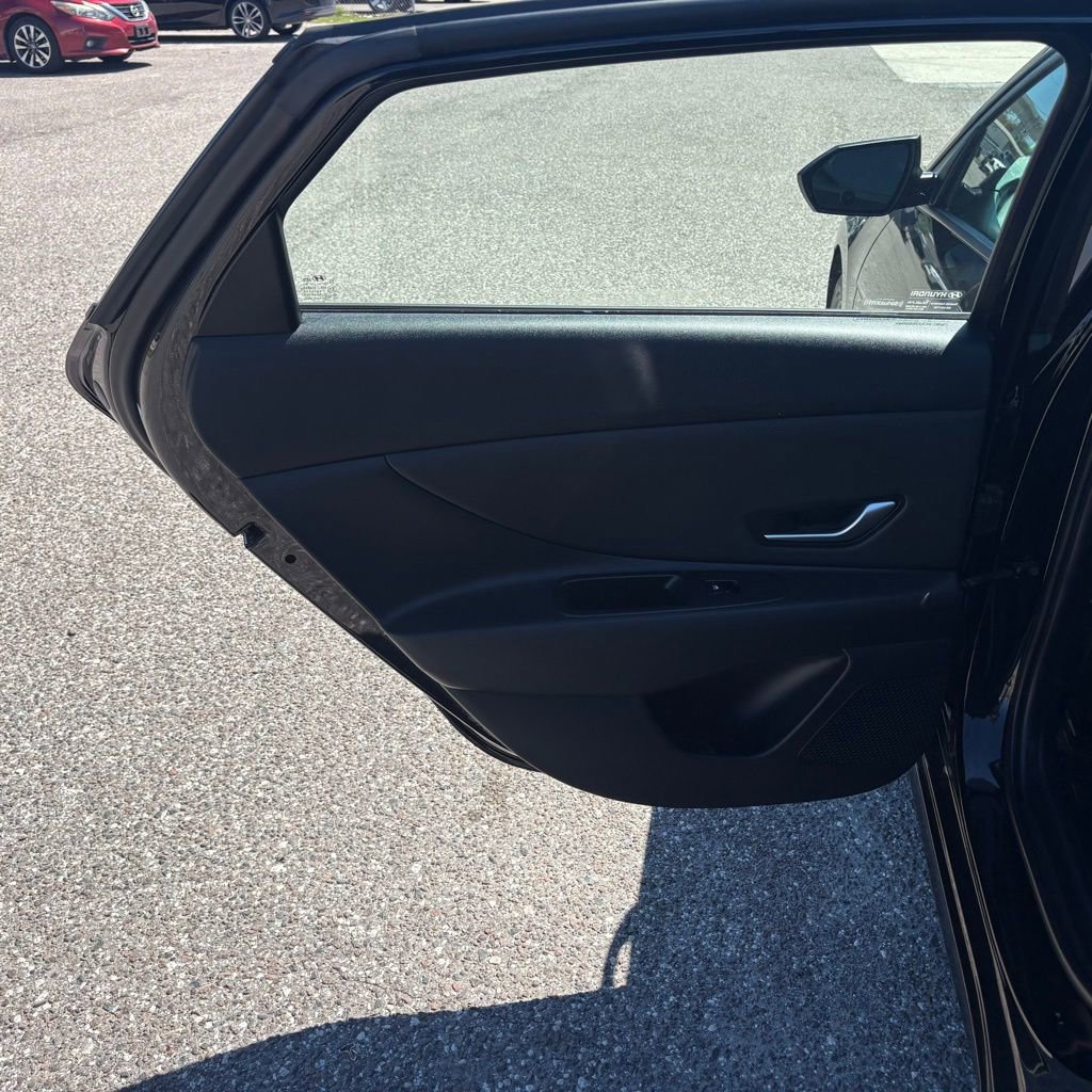 Used 2022 Hyundai Elantra SEL w/ Convenience Package image 12