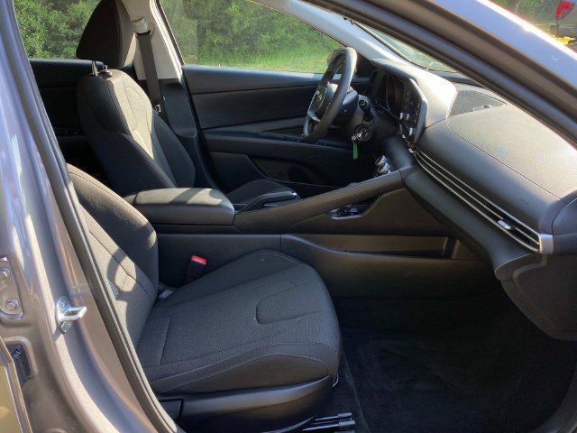 Used 2023 Hyundai Elantra SE FWD image 34