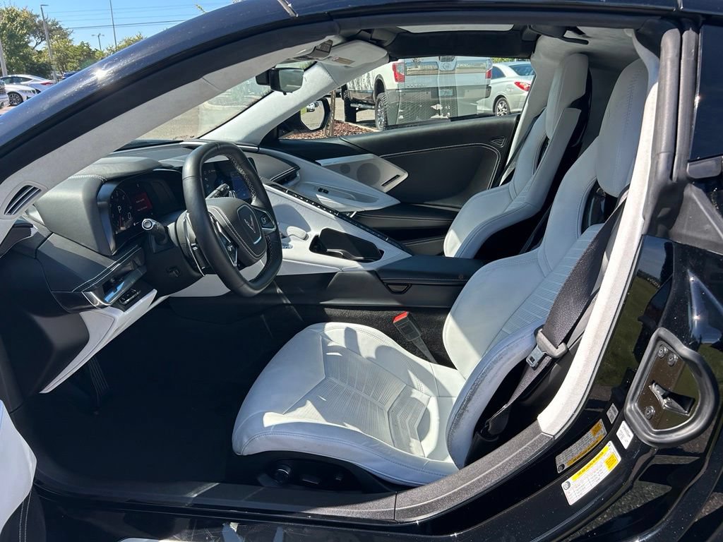 Used 2025 Chevrolet Corvette Stingray Premium Cpe w/ 3LT RWD image 15