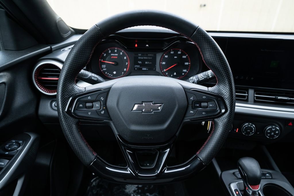 Used 2024 Chevrolet Trax RS w/ Sunroof Package image 17