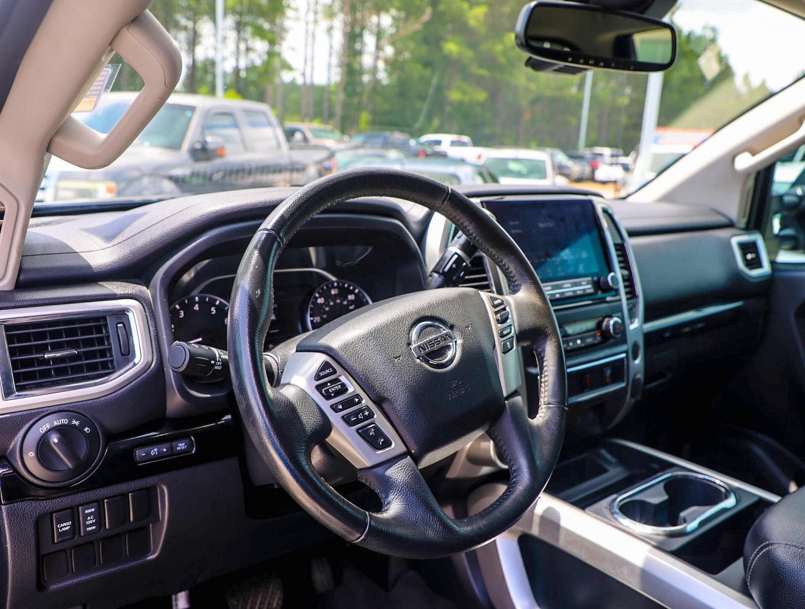 Used 2021 Nissan Titan SV w/ SV Convenience Package AWD/4WD image 12