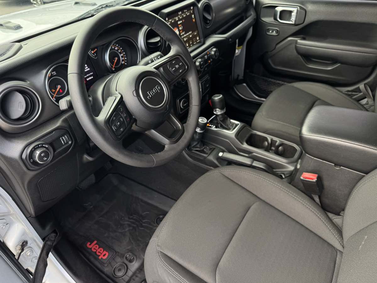 Used 2023 Jeep Gladiator Sport AWD/4WD image 15