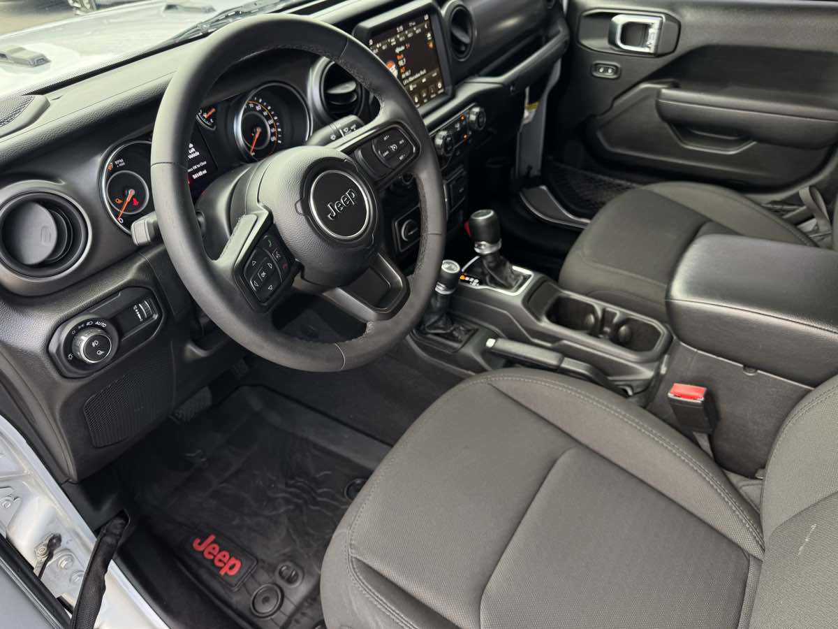 Used 2023 Jeep Gladiator Sport AWD/4WD image 15