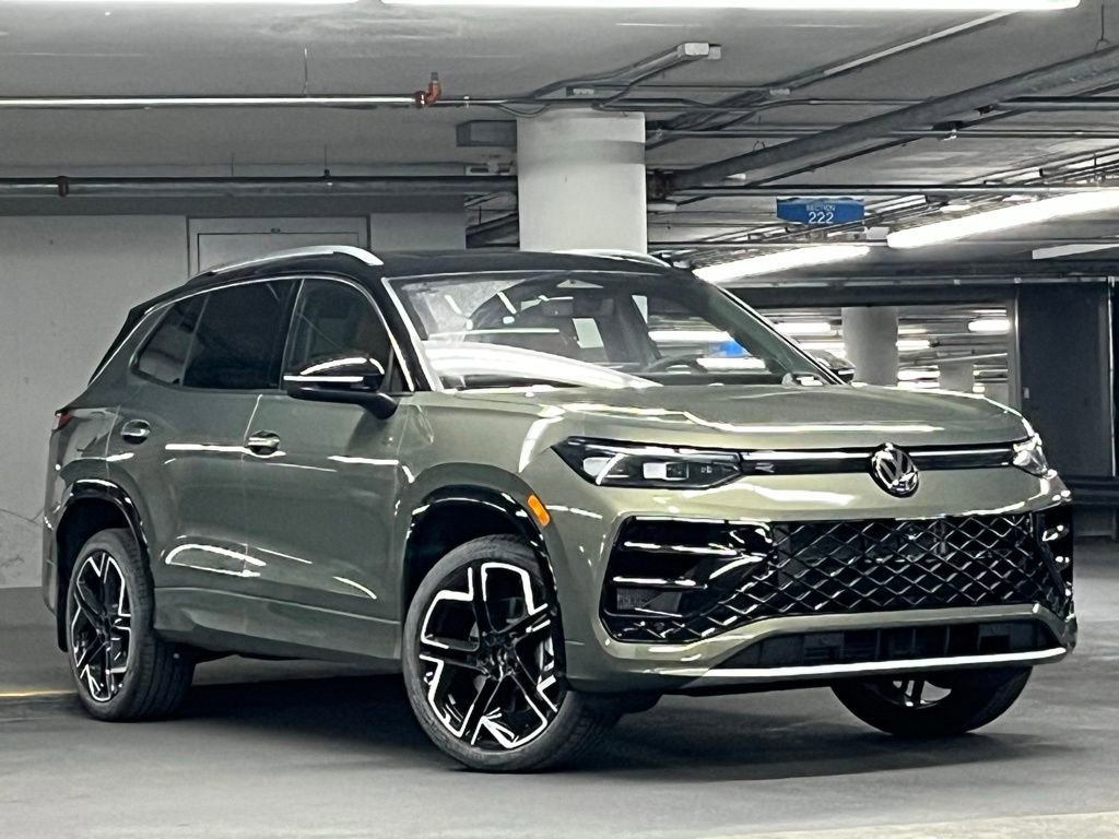 New 2026 Volkswagen Tiguan SEL R-Line AWD/4WD image 2