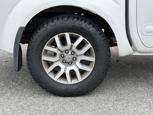 Used 2013 Nissan Frontier SL w/ Moonroof Pkg image 11