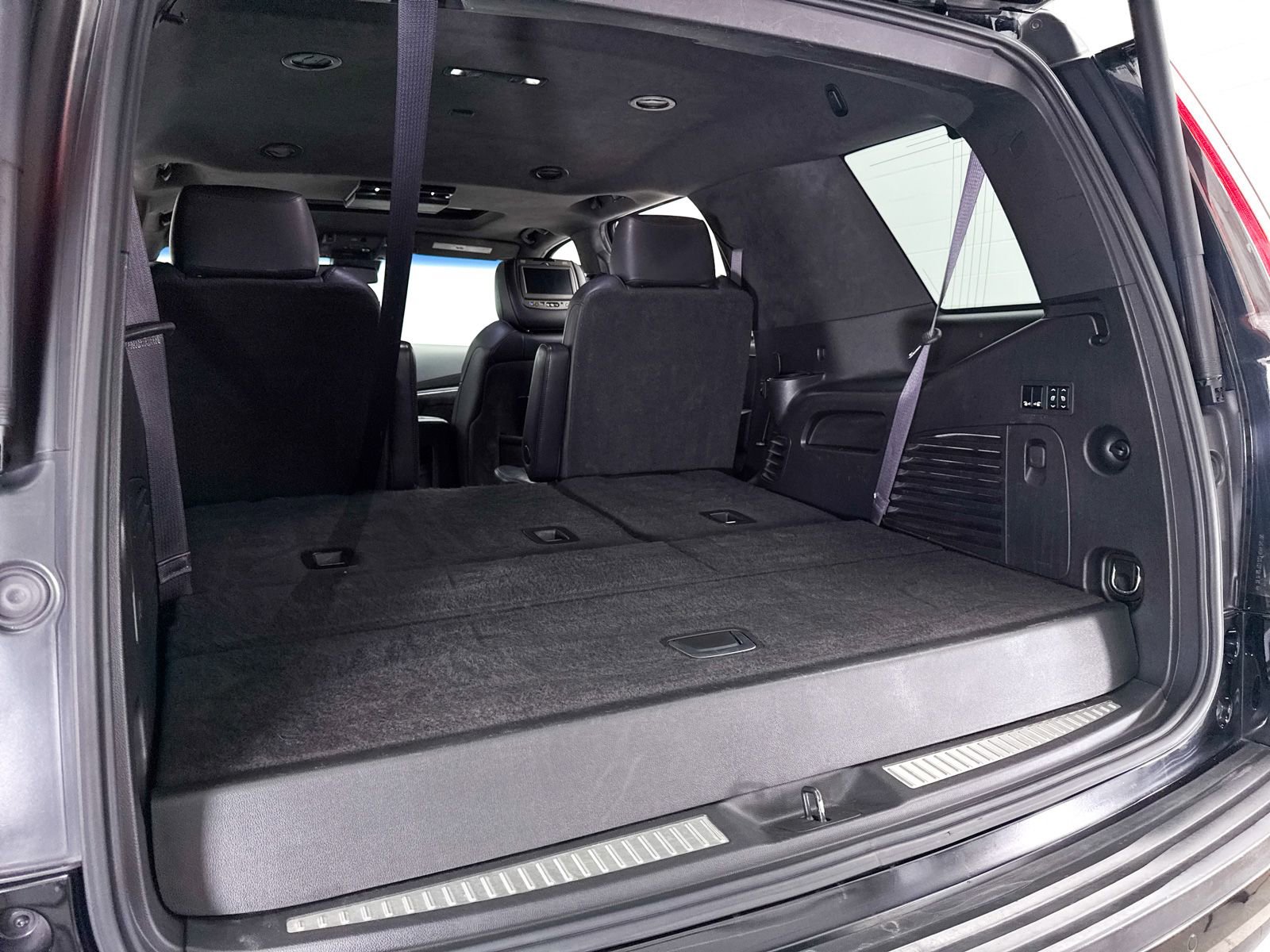 Used 2016 Cadillac Escalade Platinum AWD/4WD image 34