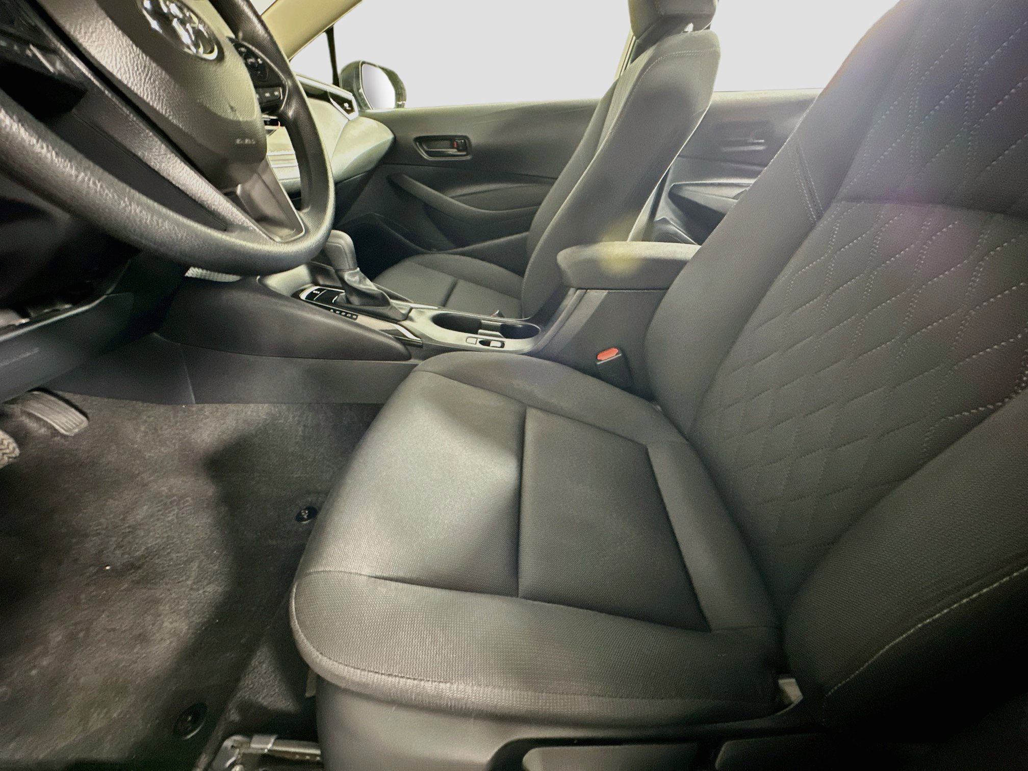 Used 2025 Toyota Corolla LE FWD image 13
