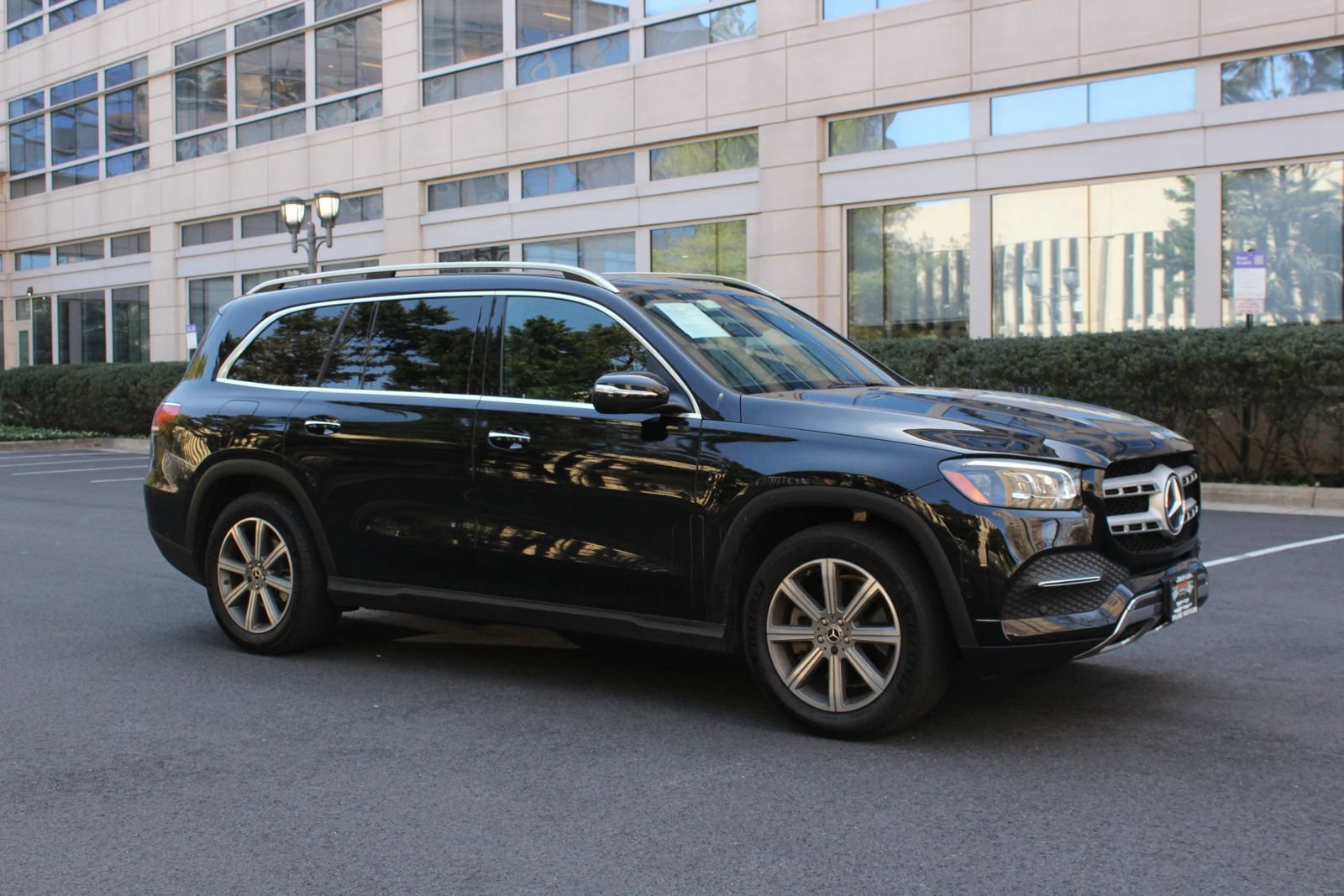 Used 2022 Mercedes-Benz GLS 450 4MATIC image 2